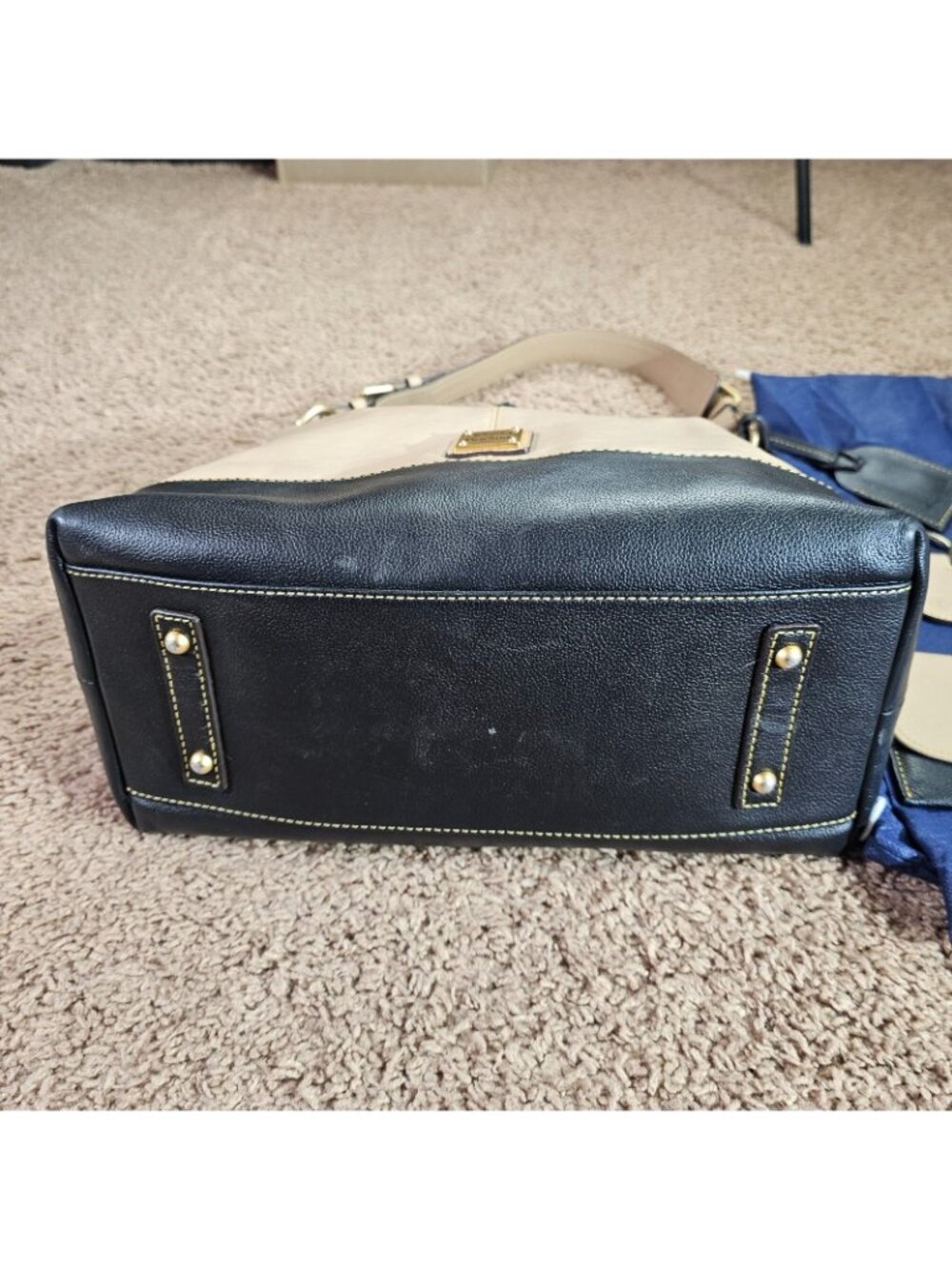 Dooney & Bourke 2 Tone Beige Black Pebbled Leather Shoulder Hobo Bag and Wallet - Picture 3 of 16